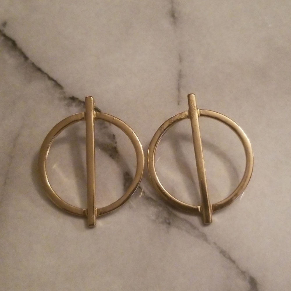 Gold Geometric Round Earrings